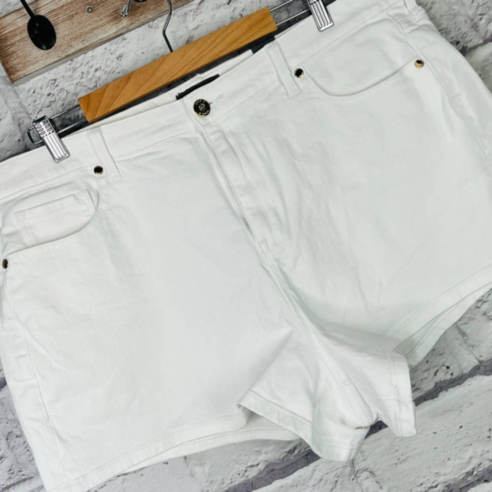 TORRID Women's 20‎ Vintage Stretch High Rise White Denim Shorts Beach Summer NWT